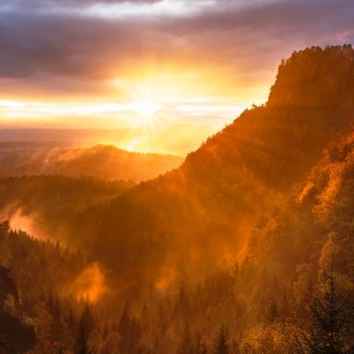 Luxury vs. Affordable Travel: A Battle of Experiences in the Great Outdoors